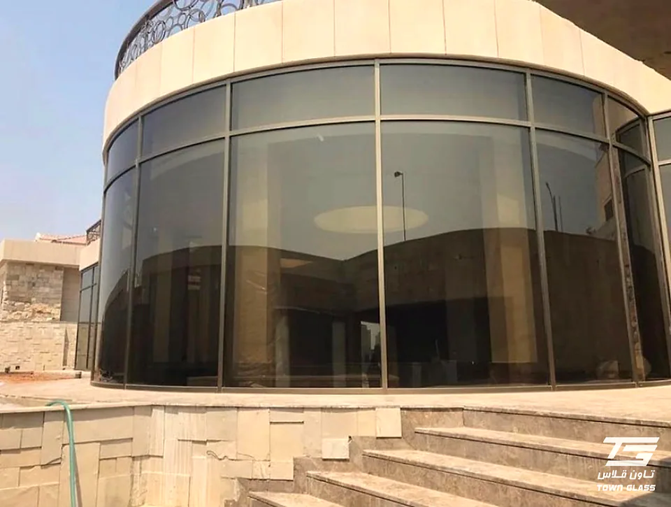 الواجهات الزجاجية — من مشاريع تاون قلاس