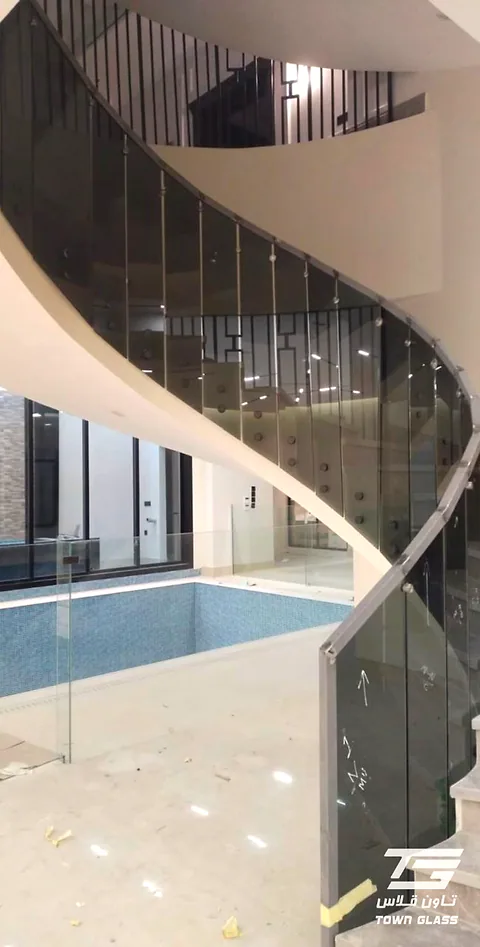 درابزين الزجاج — من مشاريع تاون قلاس (15)